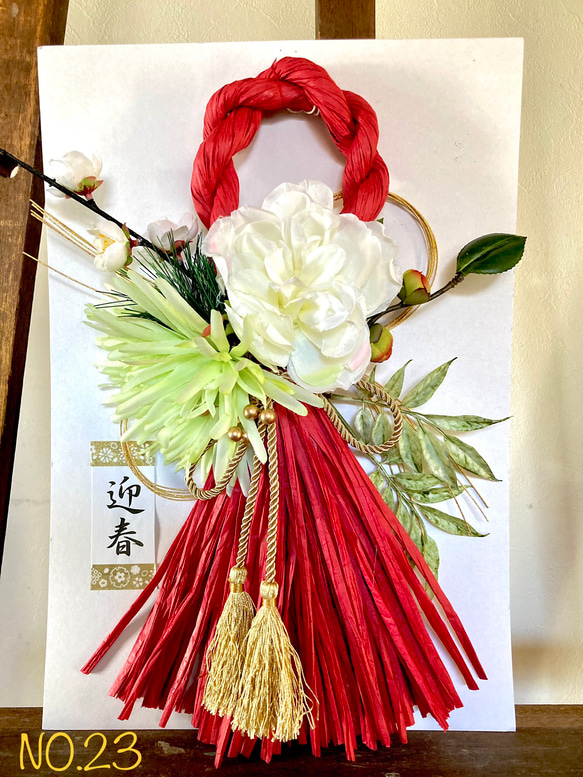 ✴︎白椿と若緑の菊のしめ縄飾り✴︎NO.23 1枚目の画像