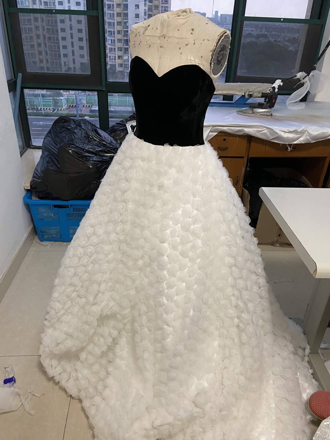 エレガント 黒 ドレス オフホワイト ツーピース チューブトップ   披露宴/拳式