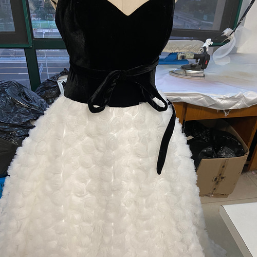 エレガント 黒 ドレス オフホワイト ツーピース チューブトップ 披露宴  