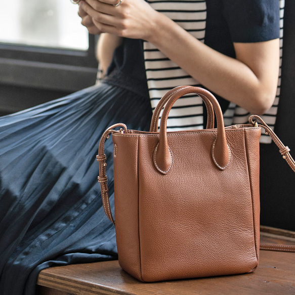関税送料込み トーテム Tロックショルダーバッグ 取り外し可能 新品】TOTEME トーテム Tロック ショルダーバック ブラック