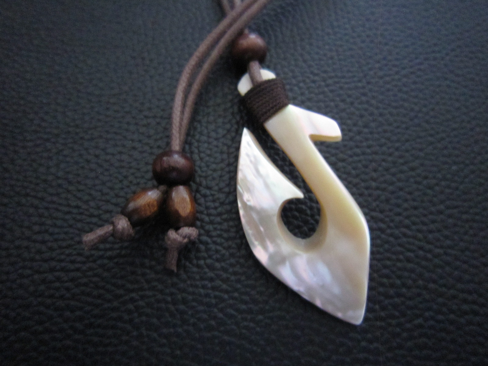 夜光貝ネックレス　フィッシュフック