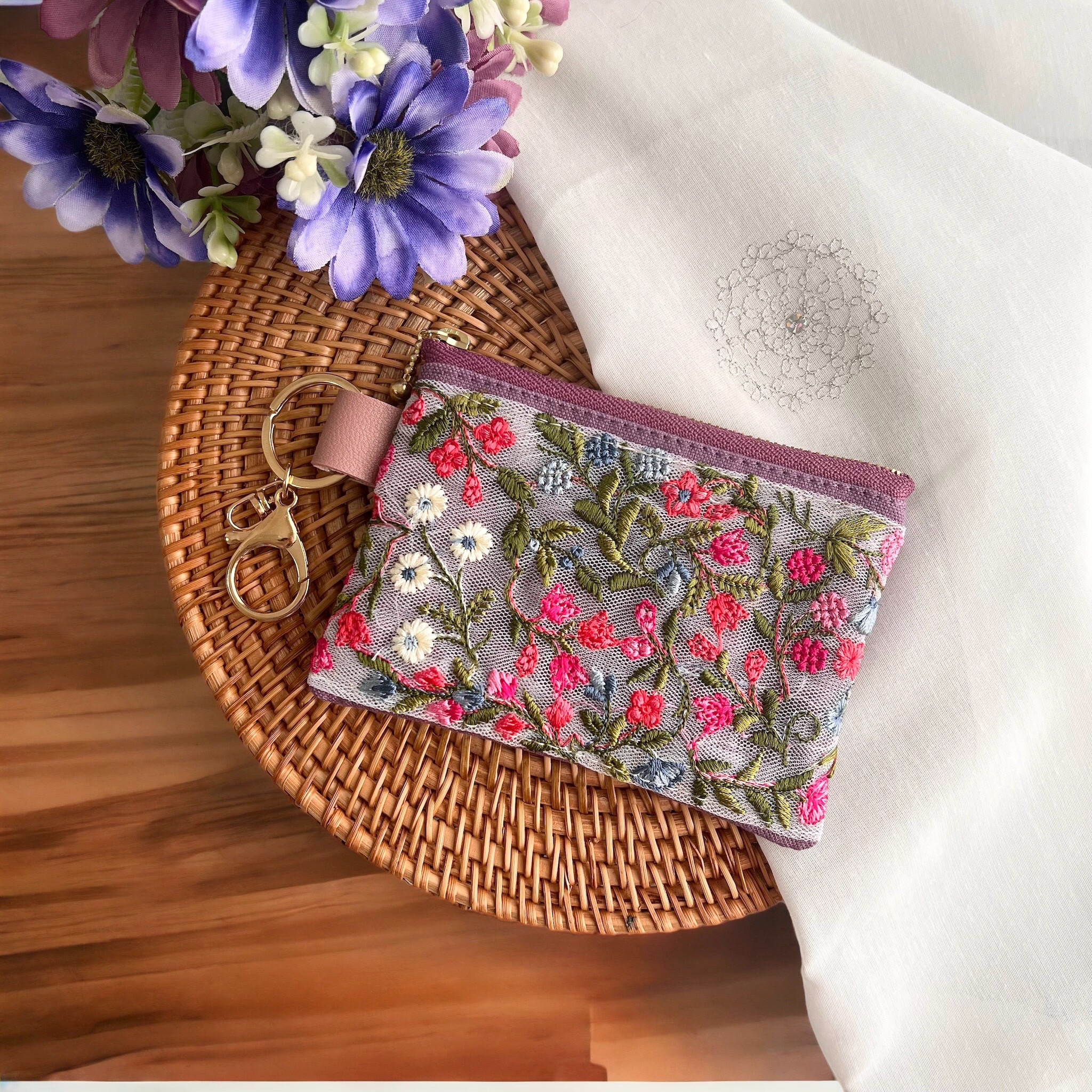 familiar 三角ポーチ クマ刺繍 ポーチ | ファミリア公式サイト