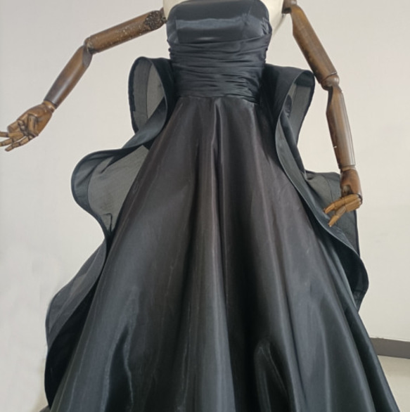 上品 ウエディングドレス ブラックカラードレス ベアトップ スタイリッシュなバックスタイル　花嫁/前撮り 5枚目の画像