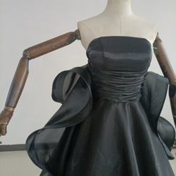 上品 ウエディングドレス ブラックカラードレス ベアトップ スタイリッシュなバックスタイル　花嫁/前撮り 4枚目の画像