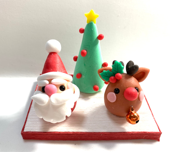 ☆サンタとトナカイとクリスマスツリー(受注生産) 樹脂粘土 置物 ☆サンタとトナカイとクリスマスツリー(受注生産) 樹脂粘土 置物