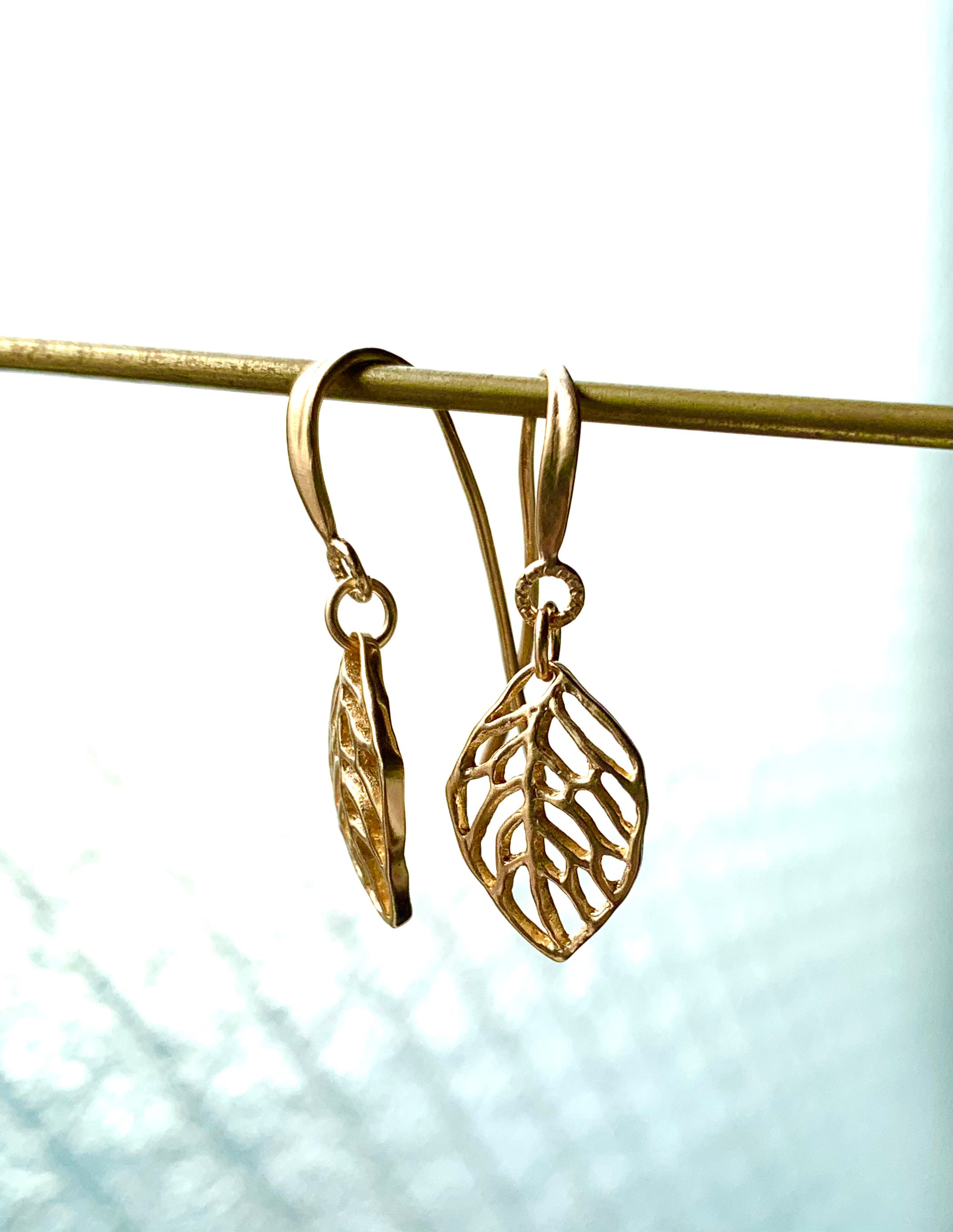 ゴールドリーフのピアス（バラ）