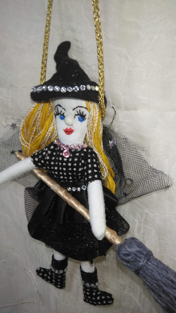 『チビ魔女さん』ハロウィン　オーナメント　魔法のほうき　オシャレ　プレゼント　創作人形　バックチャーム 6枚目の画像