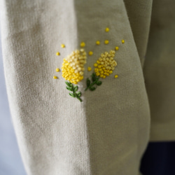 クロップド　ミモザ刺繍　トレーナー　ナチュラル　ホワイト 6枚目の画像