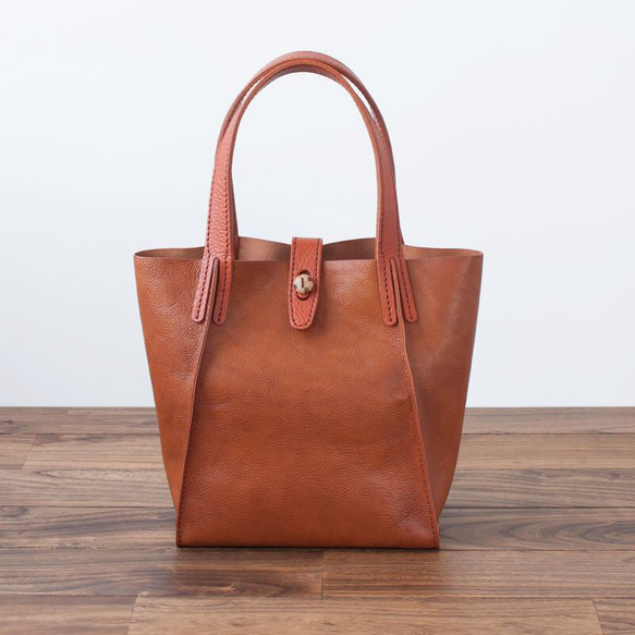 日本製牛革手縫いのボタントートバッグ / ライトブラウン 