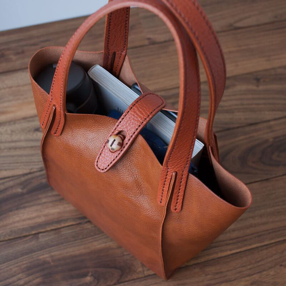 日本製牛革手縫いのボタントートバッグ / ライトブラウン 