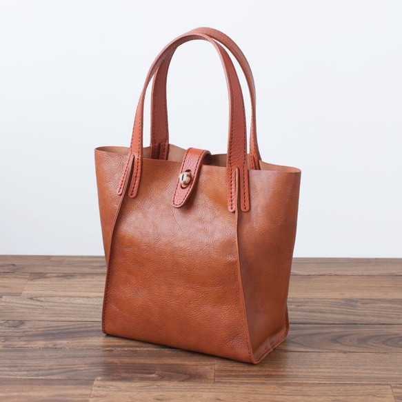 日本製牛革手縫いのボタントートバッグ / ライトブラウン 