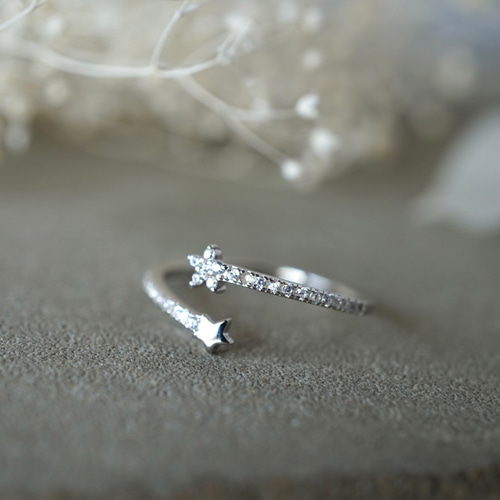 夜空にきらめく流れ星のリング（フリーサイズ ゴールド/シルバー) 指輪