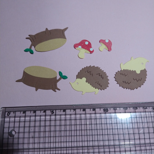 ★オーダー受付中★秋セット★りす★ハリネズミ★ダイカット★クラフトパンチ★ ダイカット 秋 ハリネズミと切り株 クラフトパンチ アルバム 素材