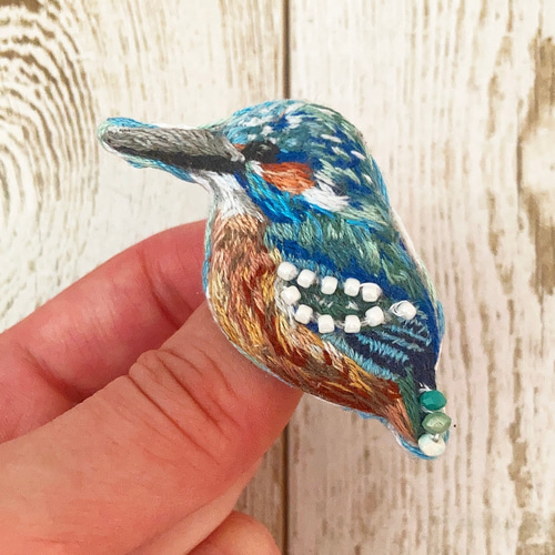 ビンテージ ブローチ 美品 ピンク珊瑚 翡翠 彫刻 チューリップ モチーフ ビーズ刺繍のブローチ☆チューリップ（ピンク） | iichi 日々の