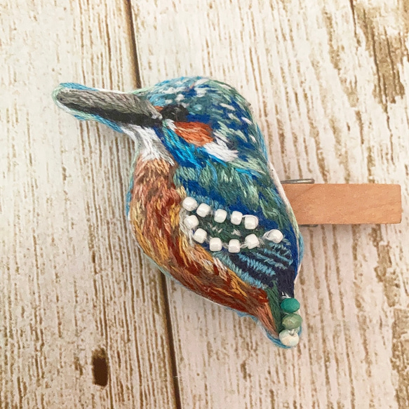 翡翠色の宝石カワセミ 刺繍 ブローチ ブローチ みこの店 通販