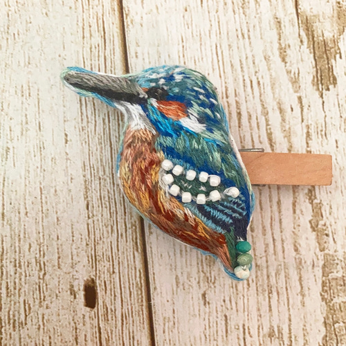 翡翠色の宝石カワセミ 刺繍 ブローチ ブローチ みこの店 通販