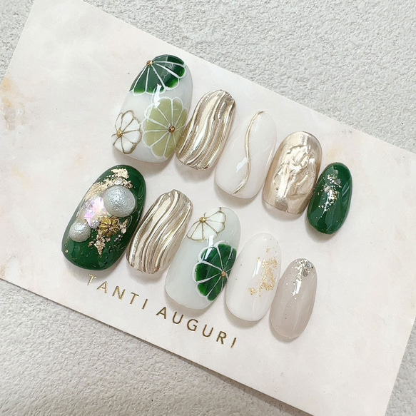 緑 和風 ネイルチップ 和装 グリーン 花柄 菊 マーガレット 和服 着物 付け爪 日本風 和装 濃い緑色 3D 立体的 3枚目の画像