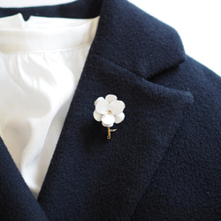 革花ブローチ　ホワイト 1枚目の画像