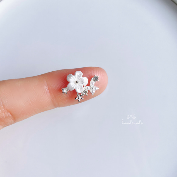 白いお花とパール蝶々＊シルバーイヤーカフ 3枚目の画像
