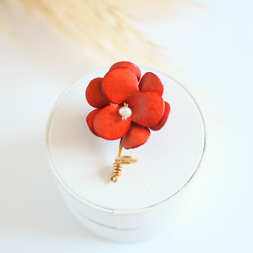 革花ブローチ 朱赤 ブローチ prikish 通販 16615198｜Creema
