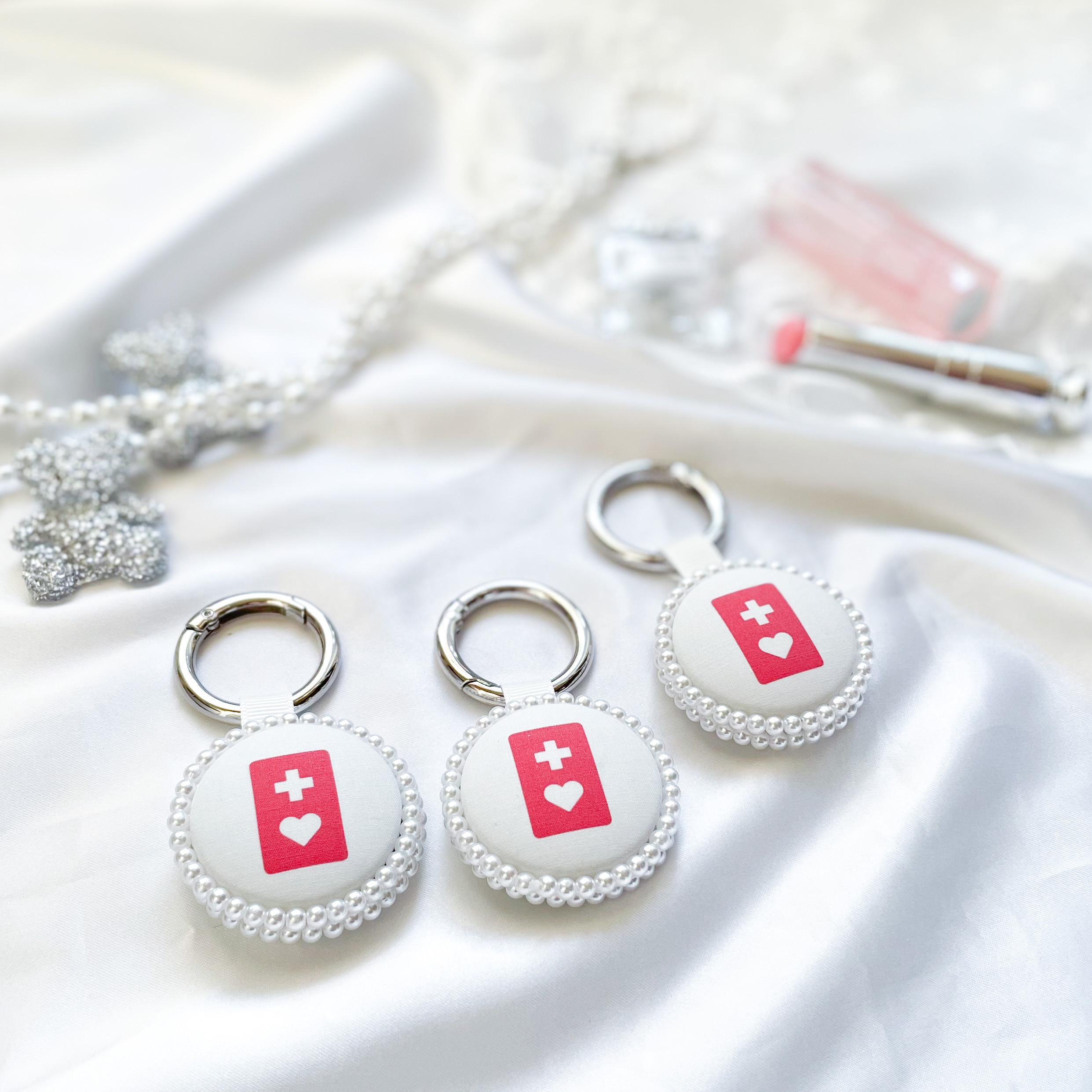 ☆シンプル☆ヘルプマーク キーホルダー/両面パールで可愛い♡/金具は  