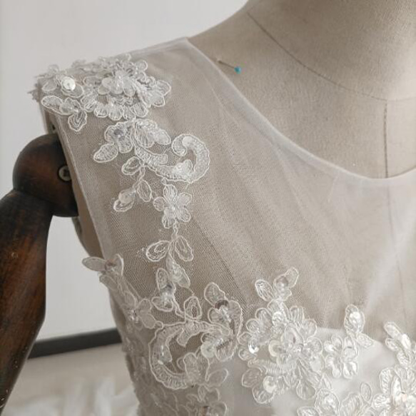 エレガント ウエディングドレス ホワイト Aライン レース 花嫁 編み上げ 結婚式 3枚目の画像
