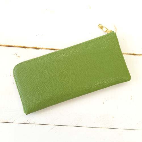 24枚もカードが入るスリム長財布(アップルグリーン) 大容量なのに軽く