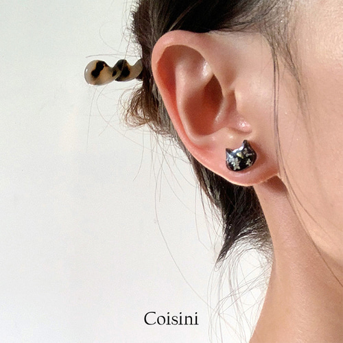 レジン ピアス ブラック 黒 1粒タイプ ドライフラワー 不規則