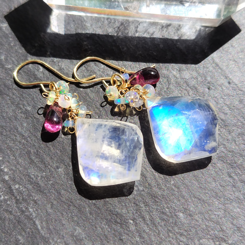 14kgfラブラドライトのチャーム/ガーネット/レインボームーンストーン