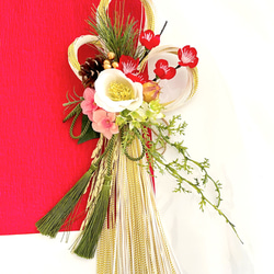 新年を祝うお正月飾り＊ゴールドとホワイト縁起結び水引き白椿と梅の