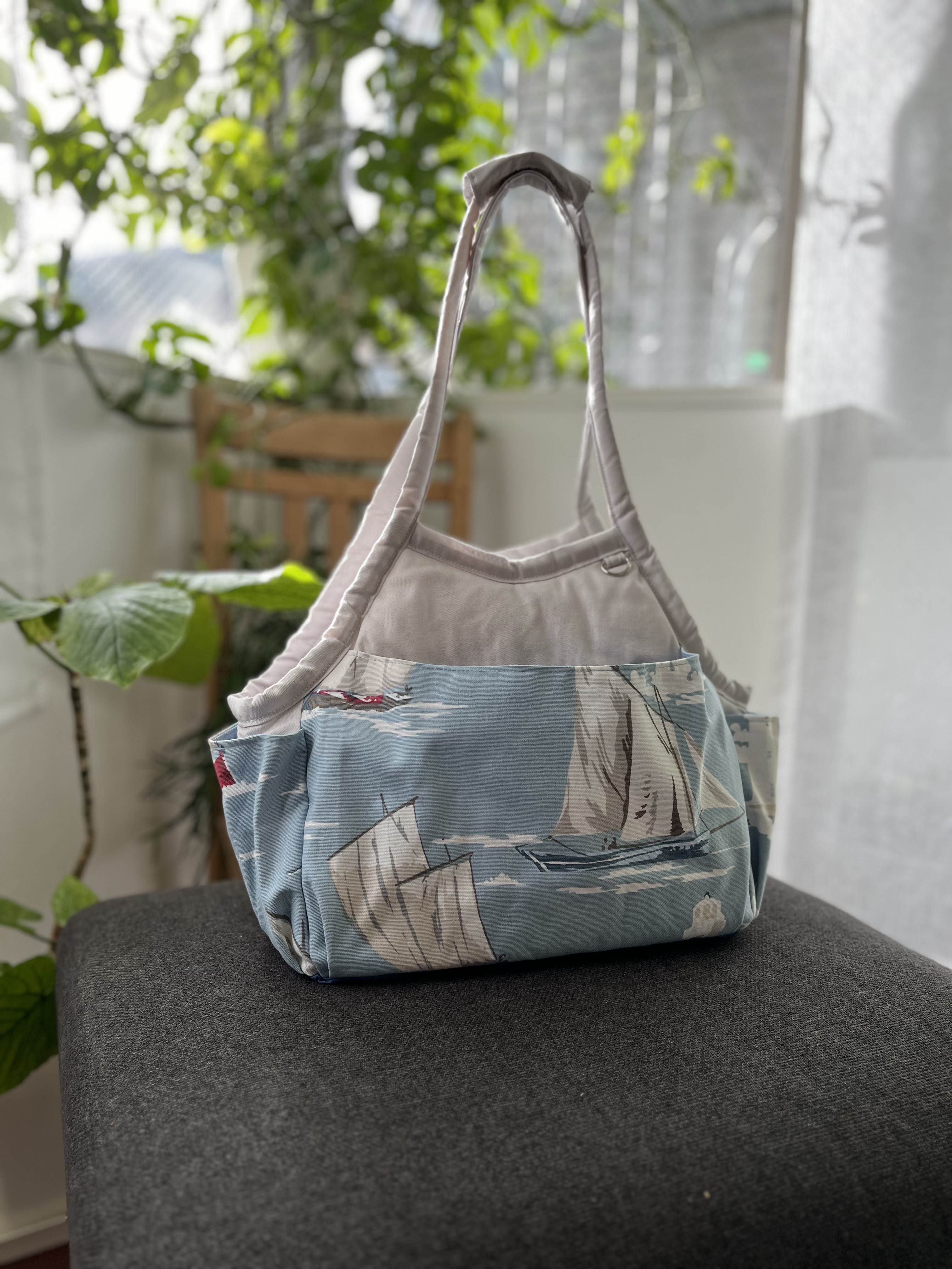 ペット用キャリーバッグ (Sサイズ) 飛び出し防止リード、メッシュネット付き