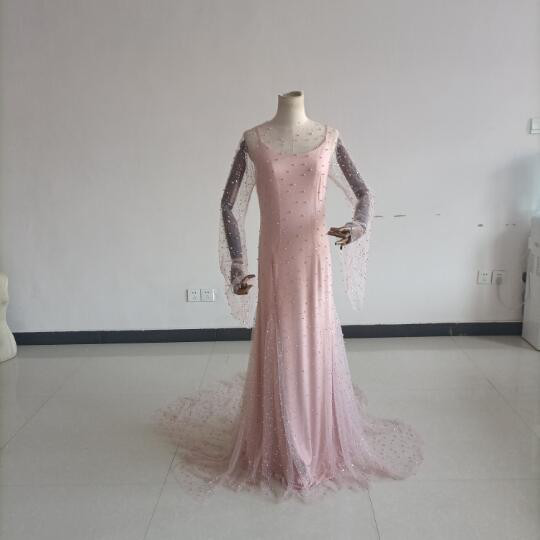 高品質！ ウエディングドレス ピンク 華やか　贅沢 パール ラッパ袖　結婚式/披露宴/2次会