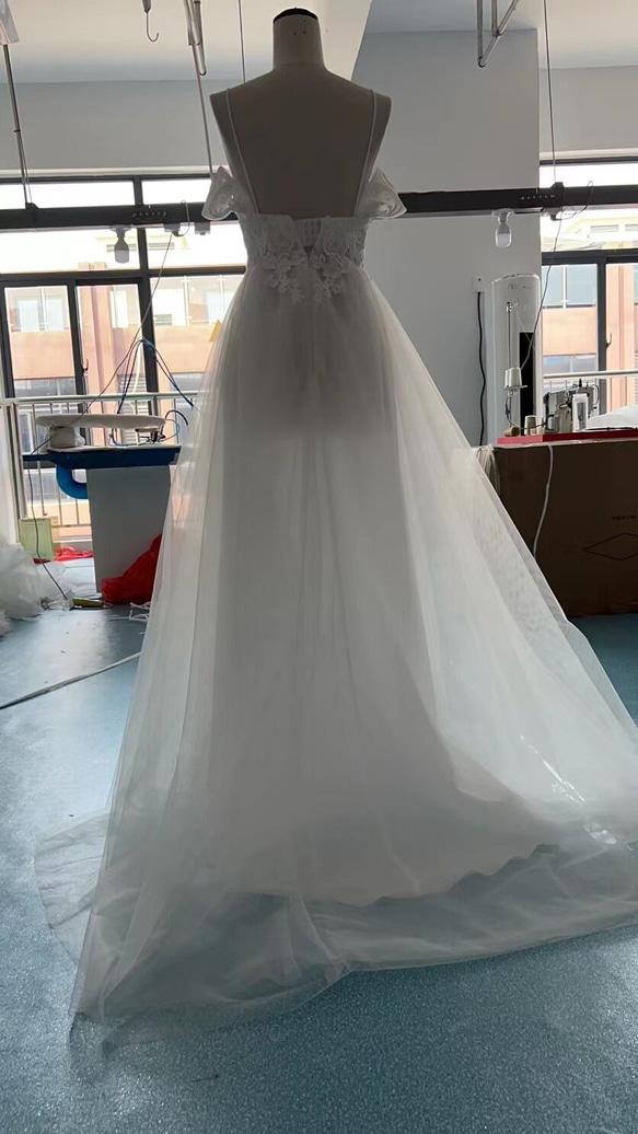上品！有品位 ウェディングドレス 繊細レース 純白 ソフトチュール 花嫁/結婚式 6枚目の画像