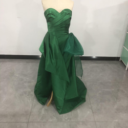 高品質！ウェディングドレス 深めな緑 光沢サテン 結婚式/披露宴/花嫁/ブライズメイド 1枚目の画像