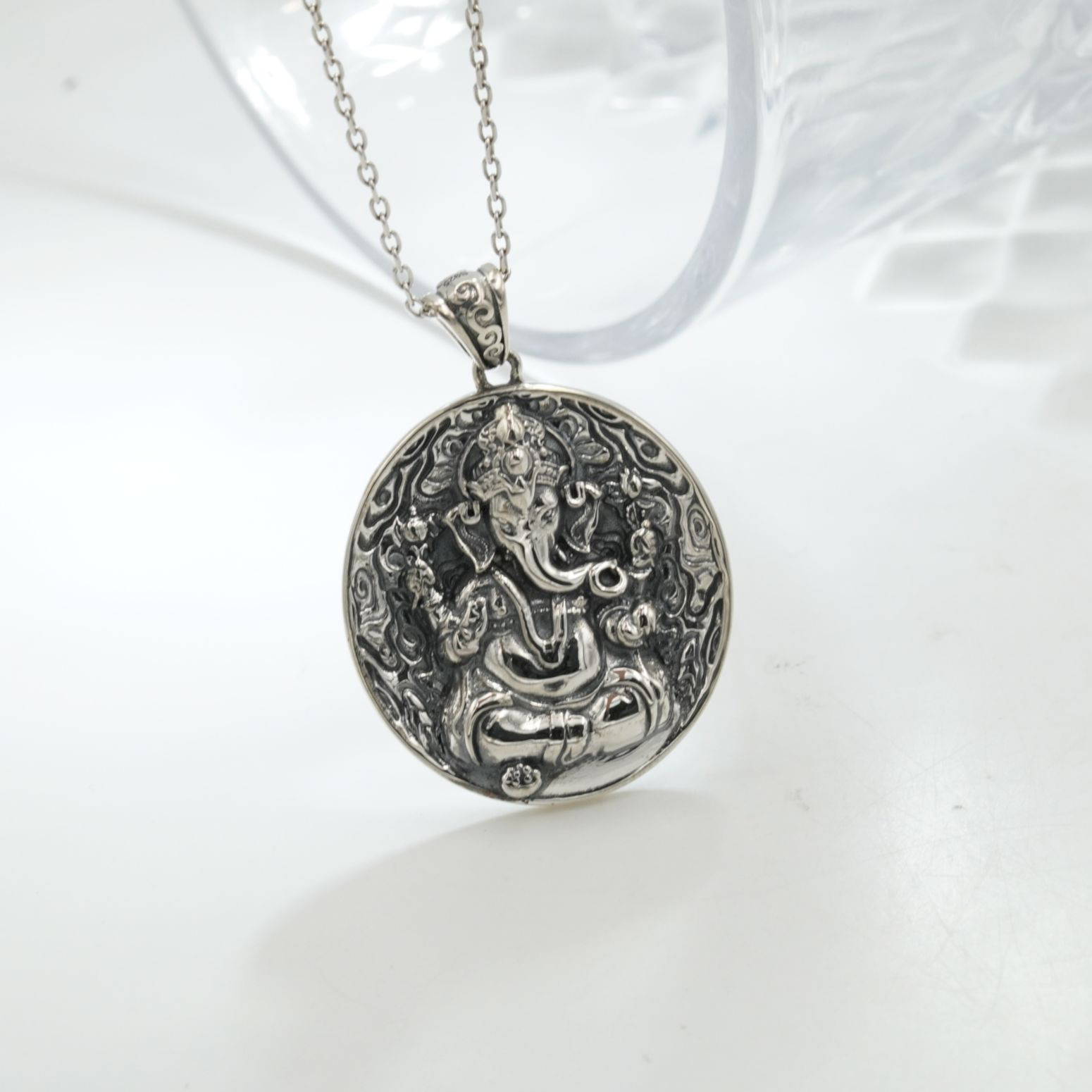 ガネーシャ彫り、メダルペンダント 即発送可 230928-001