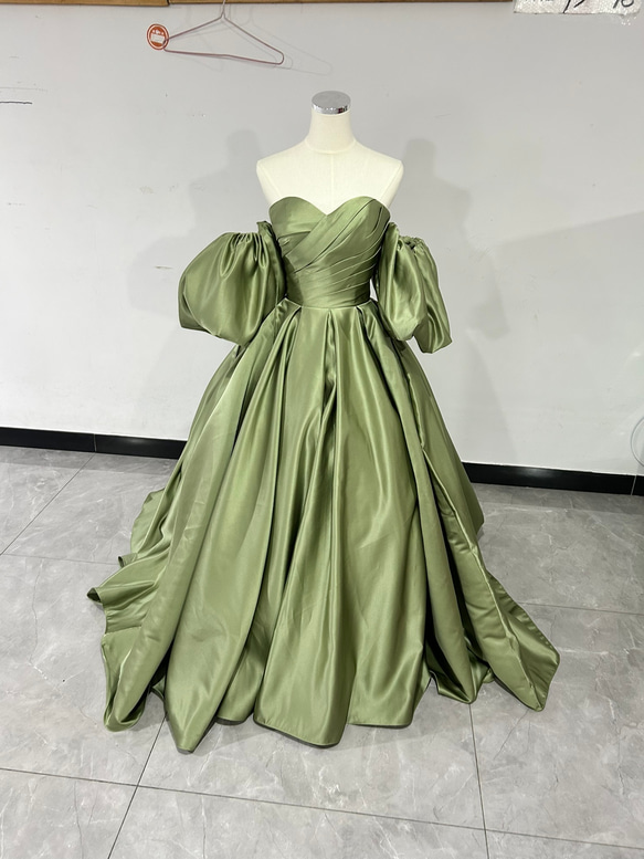 人気上昇！パーティードレス グリーン ベアトップ 背中見せ 取り外し袖  