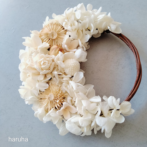 ホワイトベージュの三日月リース ハーフムーンリース クリスマスリース  