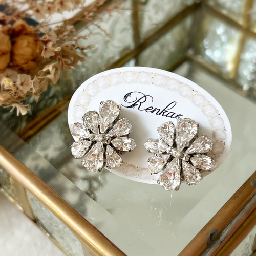 スワロフスキーお花イヤリング【wedding・上品・結婚式・ウェディング 
