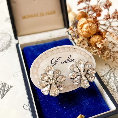 スワロフスキーお花イヤリング【wedding・上品・結婚式・ウェディング 