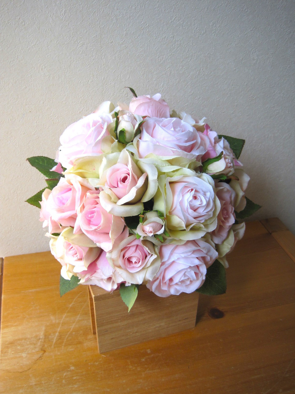 バラのクラッチブーケ♪シングルブーケ♪ブートニア付き♪生花みたいに綺麗な造花です♪高品質なのに安い 7,110円