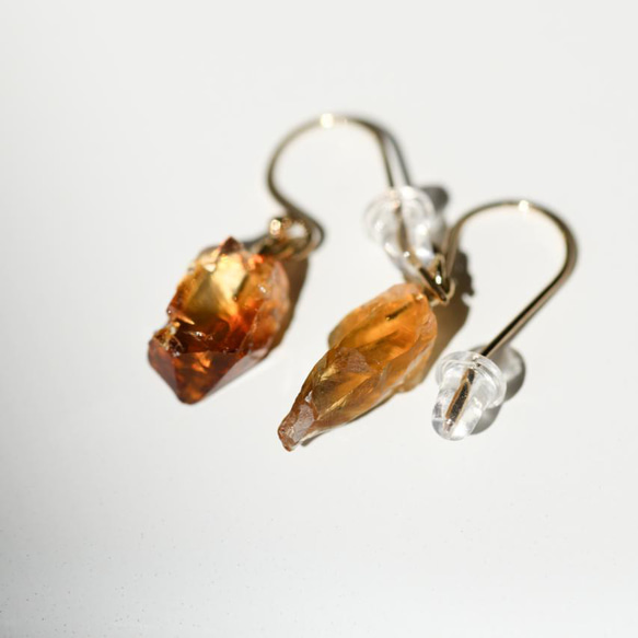 [獨一無二的商品] Citrine (黃水晶) 14kgf 鉤形耳環、原石、礦物、天然石、配件 (No.2407) 第3張的照片