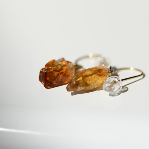 [獨一無二的商品] Citrine (黃水晶) 14kgf 鉤形耳環、原石、礦物、天然石、配件 (No.2407) 第2張的照片