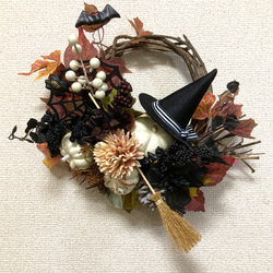 ＂魔女の帽子と箒のハロウィンリース''大人の暮らしに似合うシックなハロウィンリース 2枚目の画像