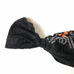 帯枕も使える帯揚げ付き三重紐　黒地とオレンジの絞り 3枚目の画像