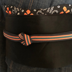 帯枕も使える帯揚げ付き三重紐　黒地とオレンジの絞り 12枚目の画像