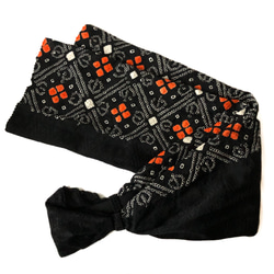 帯枕も使える帯揚げ付き三重紐　黒地とオレンジの絞り 1枚目の画像