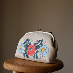 ナチュラルリネン　花刺繍 　バッグ　ポシェット 5枚目の画像