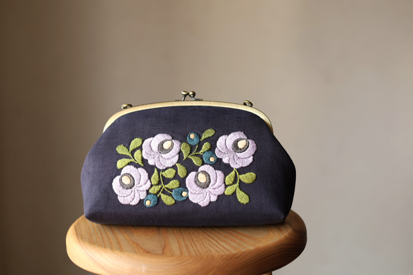 ボルドーリネン　グレイパープル花刺繍 　バッグ　ポシェット 3枚目の画像