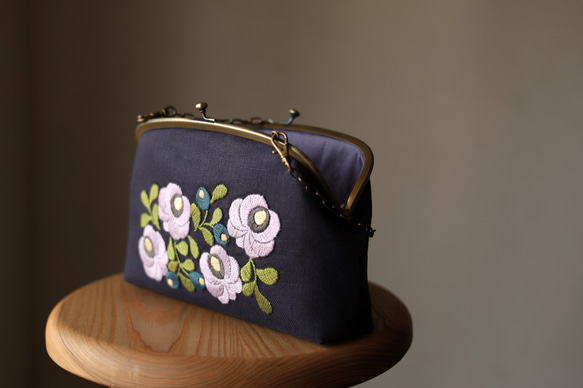 ボルドーリネン　グレイパープル花刺繍 　バッグ　ポシェット 5枚目の画像