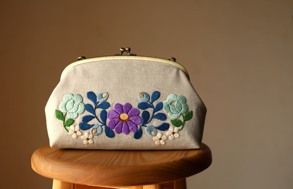 ナチュラルリネン　花刺繍 　バッグ　ポシェット 3枚目の画像